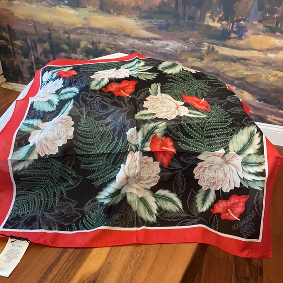 BNWT Authentic Gucci Scarf - Picture 3 of 10